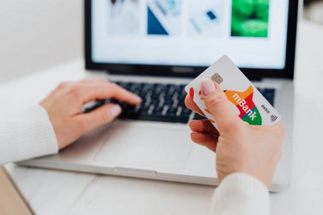 CAT banques en ligne 2025 : comparatif des offres Boursorama, Fortuneo et Raisin CAT banques en ligne 2025 : comparatif des offres Boursorama, Fortuneo et Raisin